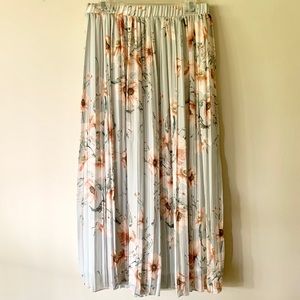 H&M | Pleated Floral Maxi Skirt M